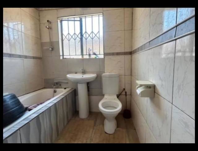 7 BEDROOM HOUSE FOR SALE IN PAYNEVILLE